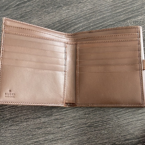 Gucci authentic Leather/ Canvas like new! - Picture 5 of 9